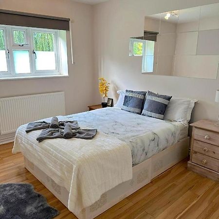 303 Alexandra Avenue Ha2 9Dx Apartment Pinner Exterior photo